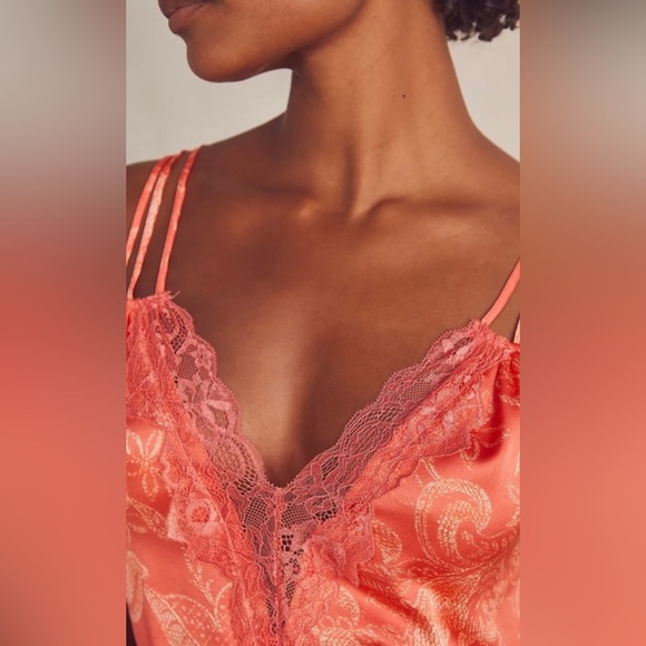 NEW FREE PEOPLE- Silky Cami Top with Lace and Thin Straps in size Small - Picture 7 of 10